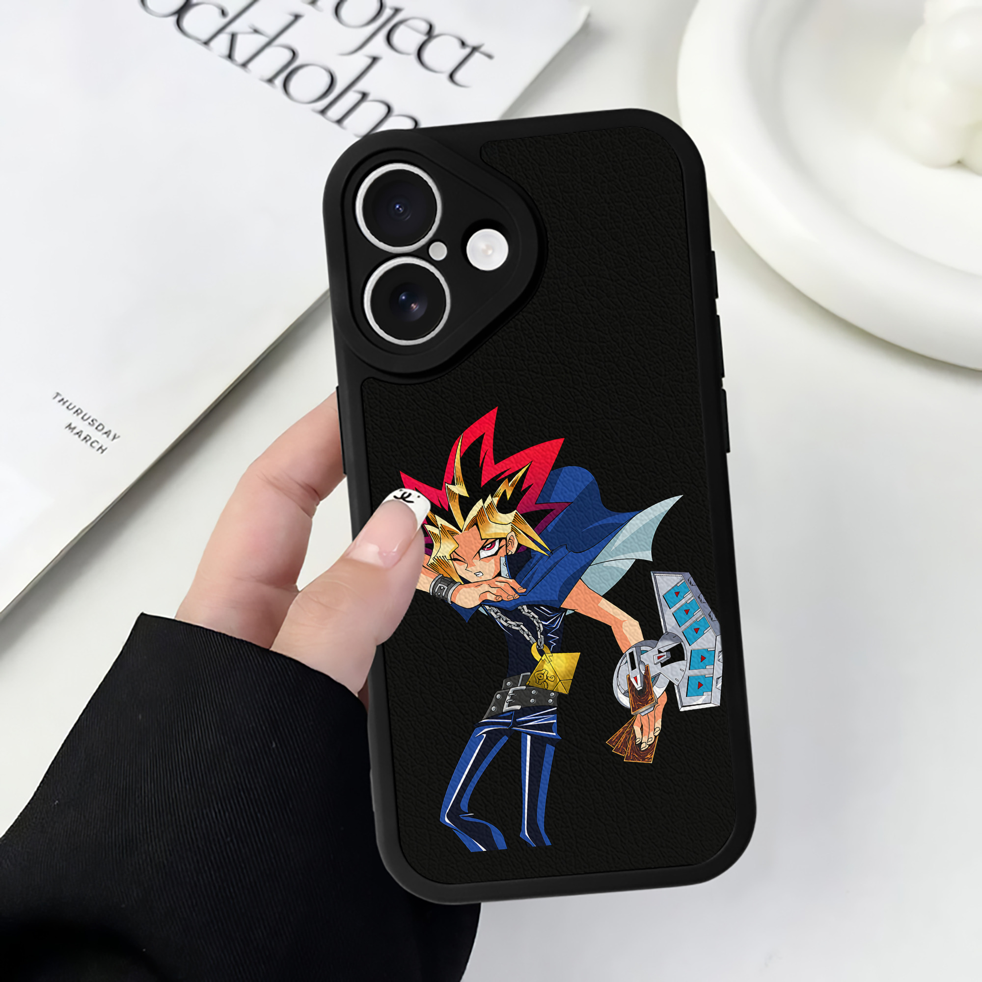 遊☆戯☆王 Yu-Gi-Oh! 【iPhone 16シリーズ対応】シリコンスマホケース（レザー調） 材質：シリコン